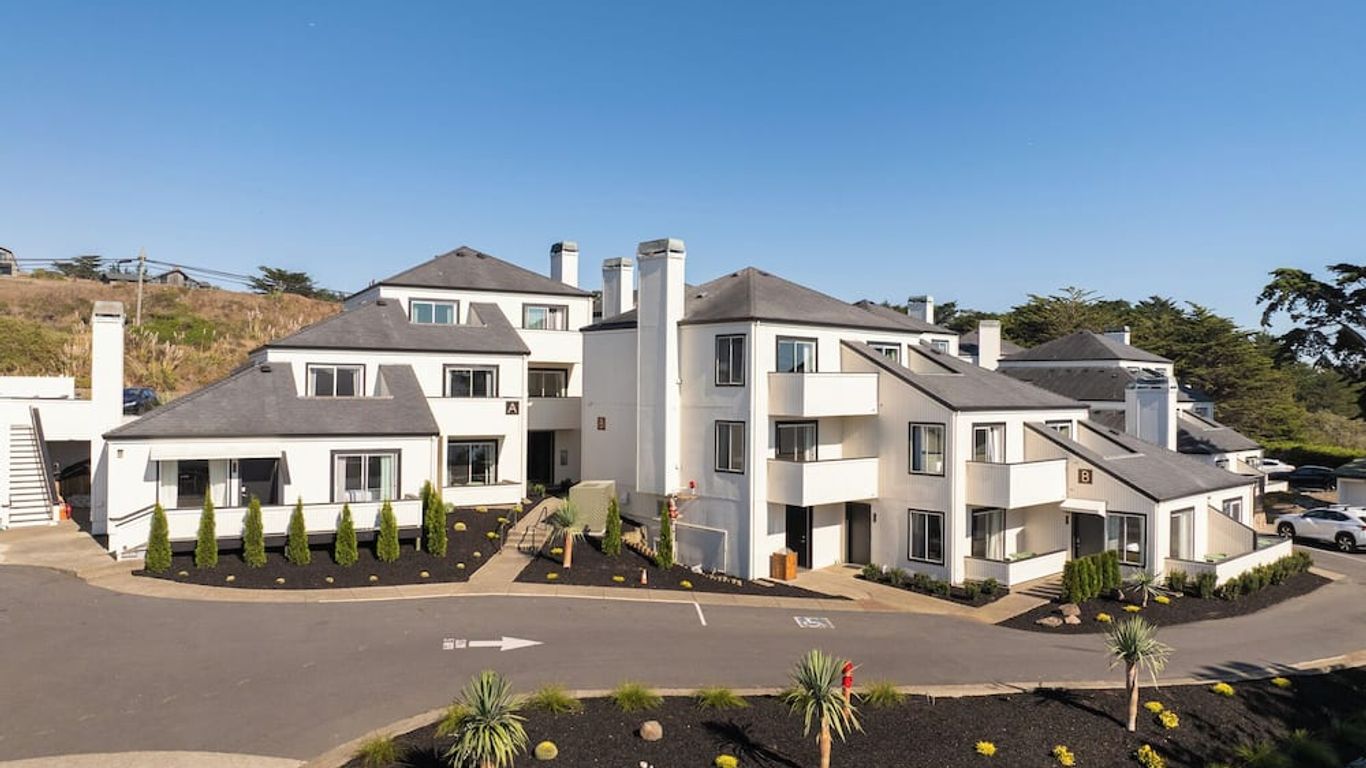 Bodega Coast Inn and Suites