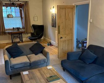 Industrial heritage in Wray conservation village, an AONB, for Yorkshire Dales - Lancaster - Living room