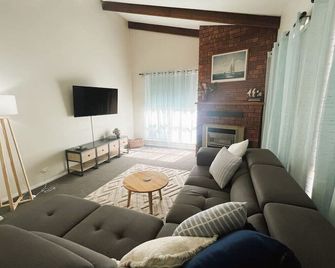 Esperance Getaway - Esperance - Living room