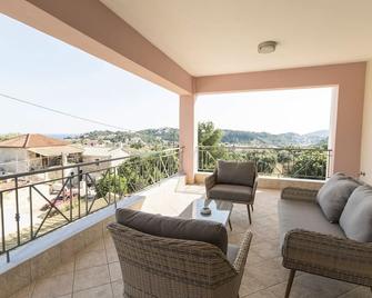 Villa Mourtos - Three Bedroom Villa, Sleeps 6 - Sivota - Balcony