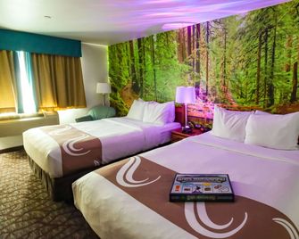 Quality Inn and Suites Sequim at Olympic National Park - Sequim - Bedroom