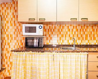 Apartment 'Loft Cuco' with Mountain View and Wi-Fi - La Pobla de Benifassa - Kitchen