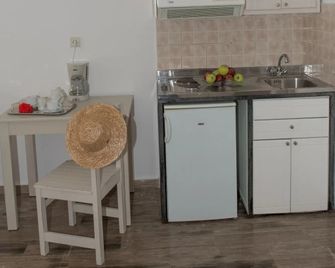 Blue Sky Summer - Naxos - Cocina