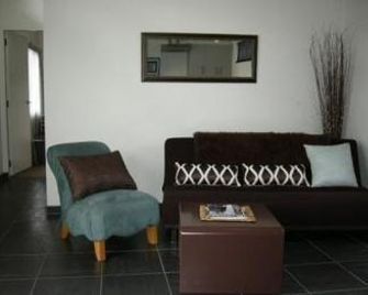 Pipinui Motel - Whangamata - Living room