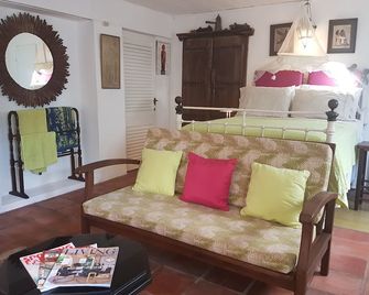 Eco Friendly Garden View Mussaenda Apartment - Bridgetown - Living room