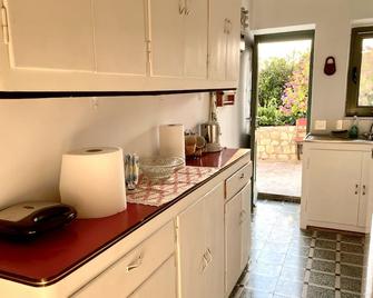 The Old Cafe at Myrtidia - Kythira - Cocina