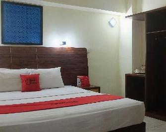 RedDoorz Plus near Senen - Yakarta - Habitación