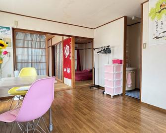 N ° 5 Condominium - Second Floor Corner Apartment; 2 Bedroom Japanese Style - אוסקה - חדר אוכל