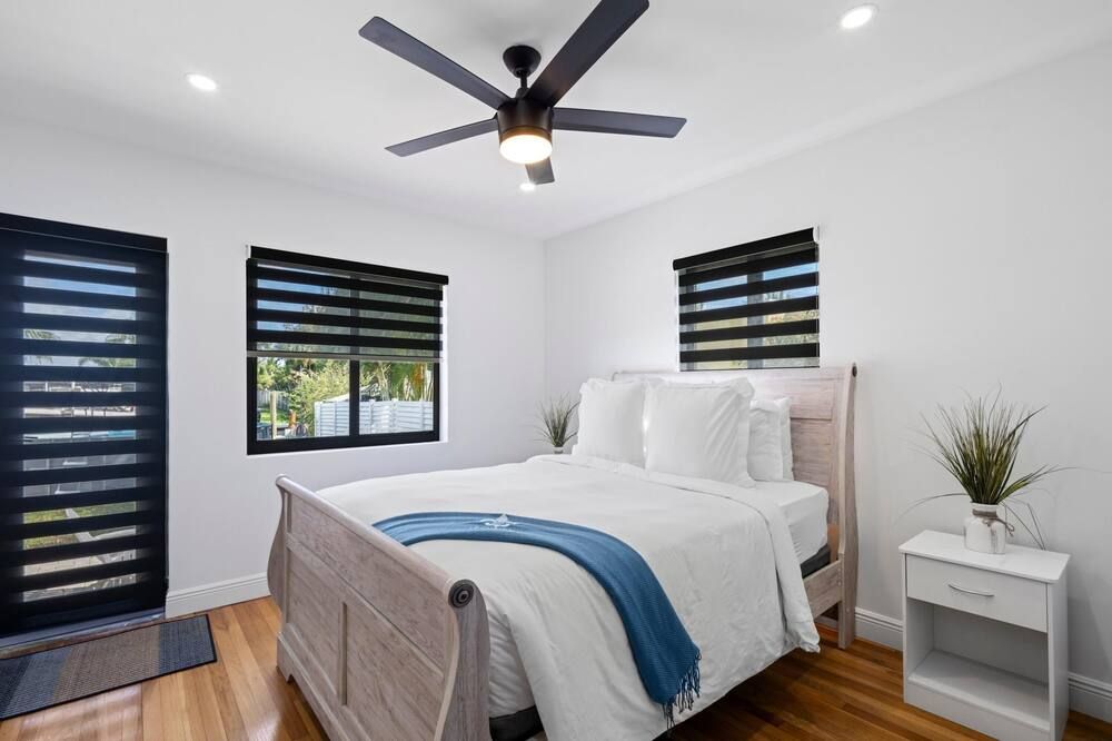 Stunning 3 Bd Pool House w Enchanting Water Views - פורט לודרדייל - חדר שינה