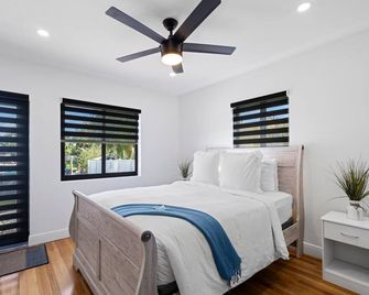 Stunning 3 Bd Pool House w Enchanting Water Views - Fort Lauderdale - Slaapkamer