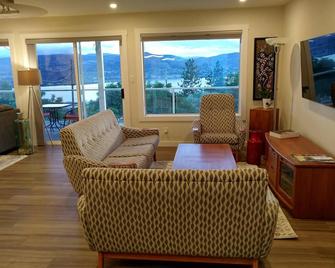 Casa Naramata - An Okanagan Taste of Italy - Naramata - Living room