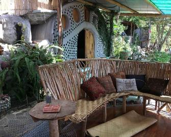 Earthship amazing Cabins with lake view - San Marcos La Laguna - Patio