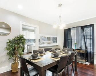 Chic & Updated Retreat Near Dt Royal Oak - Royal Oak - Dining room