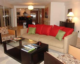 Pozo Profundo. A Mountain View Mid-Century Classic With Pool And Spa - Palm Springs - Living room