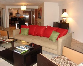 Pozo Profundo. A Mountain View Mid-Century Classic With Pool And Spa - Palm Springs - Vardagsrum