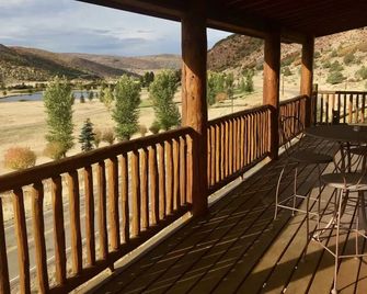 Colorado Cabin @ Epicenter Of Adventure Views&wifi - Meeker - Balcón
