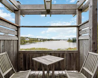 Cozy Harbour View Loft at Bells Cove - Shelburne - Balcony