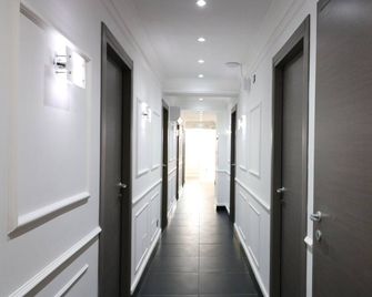 Palace Rome - Hostel - Rome - Hallway