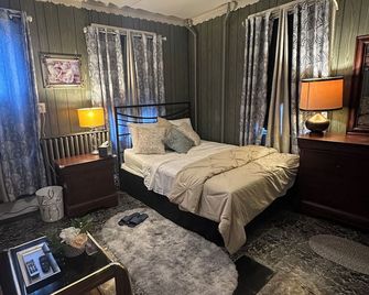 Comfortable,Convenient, Furnished 1-Bedroom Unit with Parking in Port Jervis, NY - Port Jervis