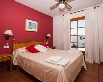 Villas Playas de Fornells - Fornells - Habitación
