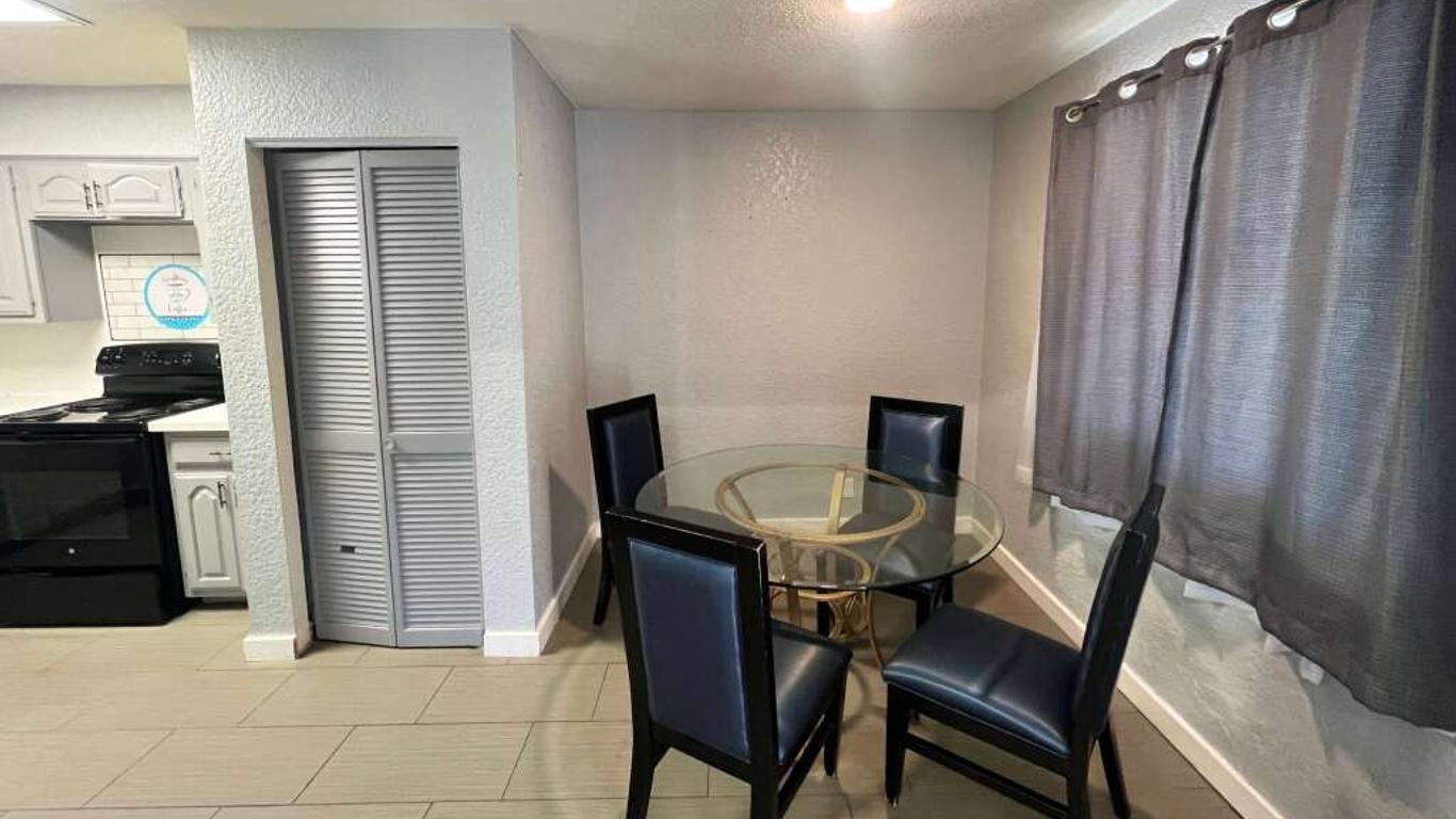 Days Inn by Wyndham Sulphur West