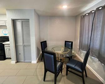 Days Inn by Wyndham Sulphur West - Sulphur - Spisestue