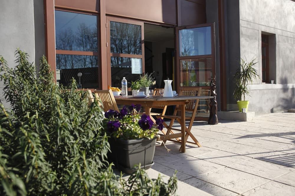 Adonis Carcassonne - קרקסון - פטיו