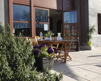 أدونيس كاركاسون ريزيدونس لا بارباكان - كاركاسون - شرفة مرصوفة