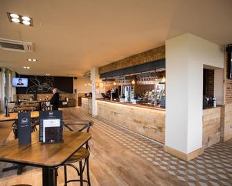 The View - Welwyn Garden City - Bar