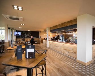 The View - Welwyn Garden City - Bar