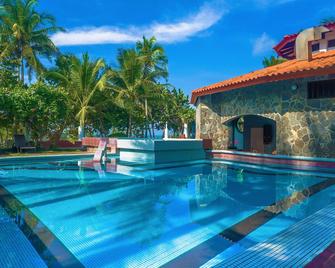 Las Olas Beach Resort - David - Piscina