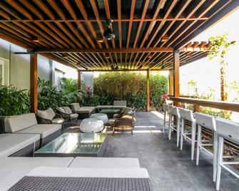 Aleesha Villas and Suites - Ντενπασάρ - Βεράντα