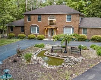 Heated Private Pool Hot Tub Game Room Sauna - Stroudsburg