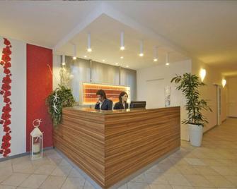 Hotel Promenade Universale - Cesenatico - Front desk