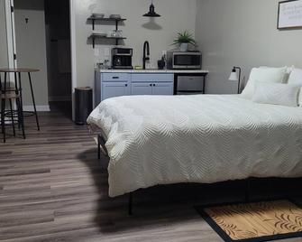 New! Clean, comfortable studio apartment. Close to Charlotte. - Rock Hill