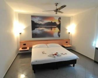 Hotel Bahnhof Haus - Chiasso - Schlafzimmer