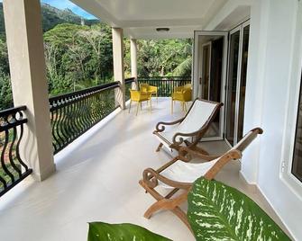South Hill Villa - Baie Lazare - Balkon
