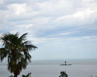 Nabucco Guesthouse, Close to beach Botanic Garden Petra Castle Tsitsinatela Park - Kobuleti - Beach