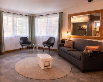 Summit View Inn - Mount Shasta - Sala de estar