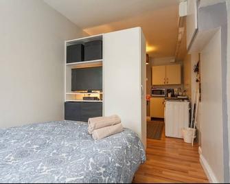 Shirley Apartments, Cozy Studio, Self Check in, 10 min Drive to City Centre, Walking to Redbridge Train Station - Southampton - Habitación