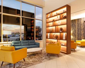 Crowne Plaza Suites Arlington - Arlington - Lounge