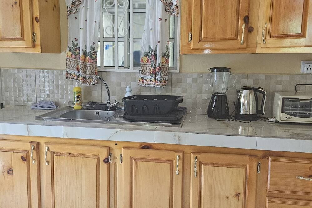 Jacob's Cozy Oasis: 1BR in Marigot w/ Wi-Fi, A/C, Kitchen – 5 Mins to Airport - Marigot - Cocina
