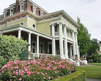 Churchill Manor - Napa - Edificio