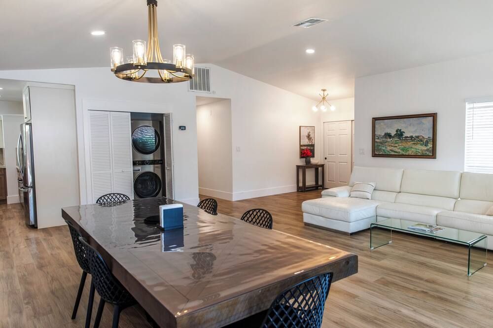 Vegas Vacation Villa - 20 minutes to strip & hiking - לאס וגאס - חדר אוכל