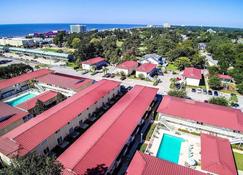 Your perfect vacation here at Seascape condo! Pool, beach and more! - Biloxi - Pemandangan luar