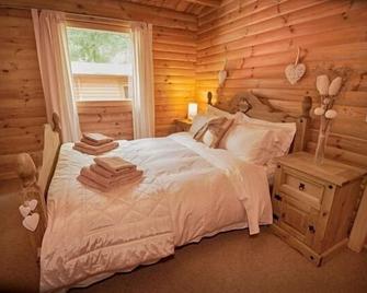 A luxury log cabin in Kenwick Woods, Louth. - Louth - Bedroom