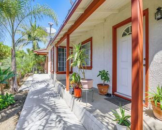 5 Mi to Coast: Centrally Located Long Beach Home! - Long Beach - Patio
