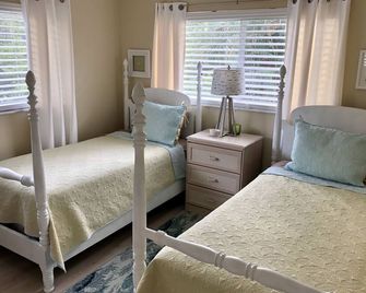 Stunning Nature! Waterfront! Prime Fishing! Bring Boat. Free Bikes, Sup, Kayak. - Bokeelia - Bedroom