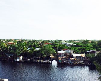 Easy Inn Hotel - Belize-stad - Buiten zicht