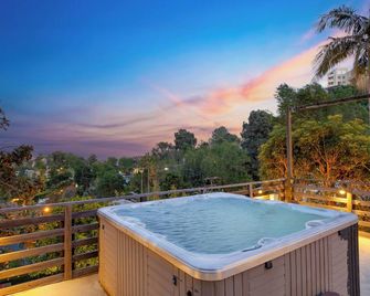 A-Lister by AvantStay Hollywood Hills Luxe Group Escape w Pool - לוס אנג'לס - בריכה